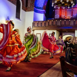 Meksikanske dansere i Lademoen kirke
