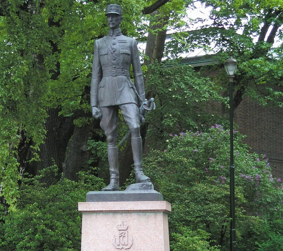 En statue av kong Haakon VII