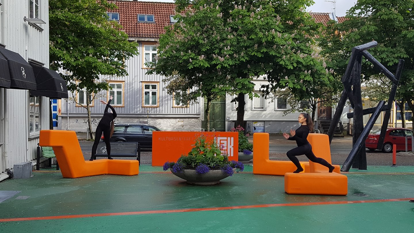 Uteplassen ISAK med dansere