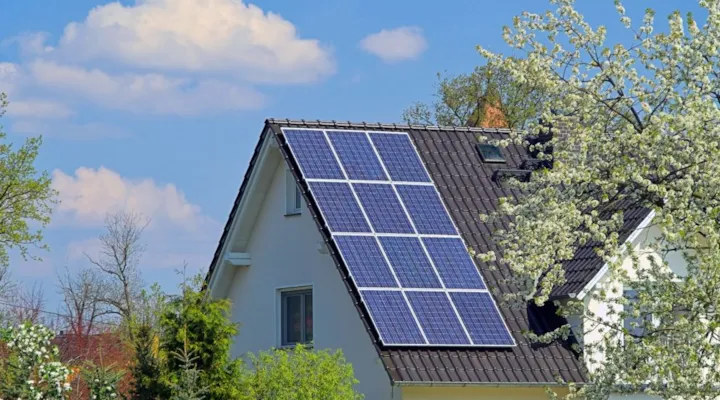 Solceller på et hustak