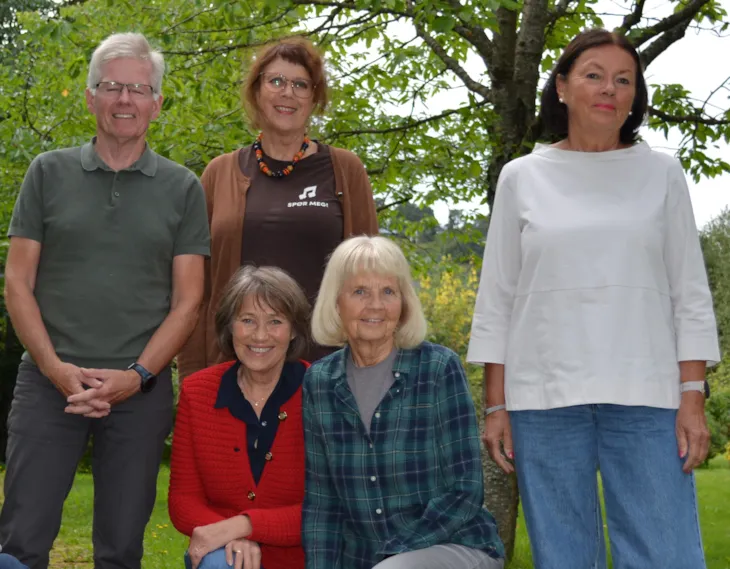 Fem frivillige instruktører