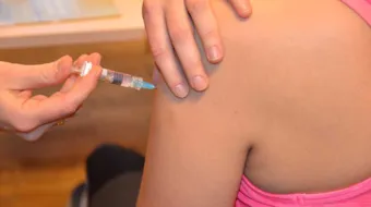 Bilde av person som får vaksine