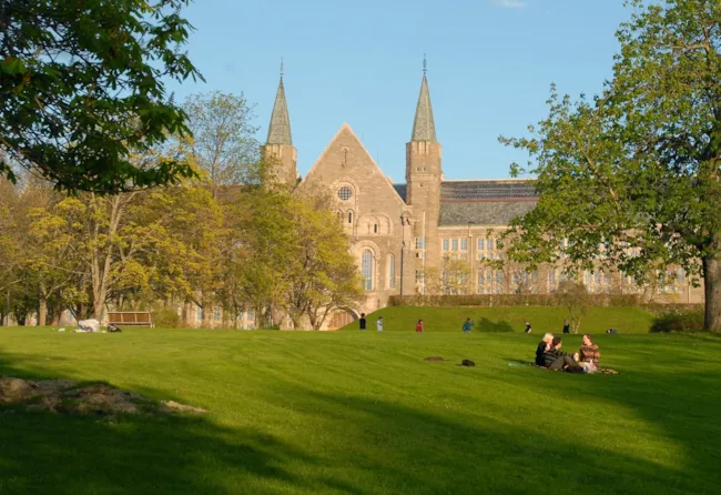 Hovedbygningen på Gløshaugen.