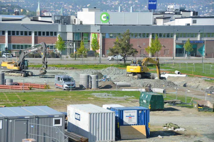 OVERVANN: Et nytt fordrøyningsanlegg skal blant annet forsinke regnvannet. Dette begrenser problemer med overvann fra de fire nye byggene på Lade idrettspark.