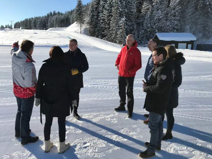 representanter fra NRK og Trondheim kommune på befaring i Granåsen