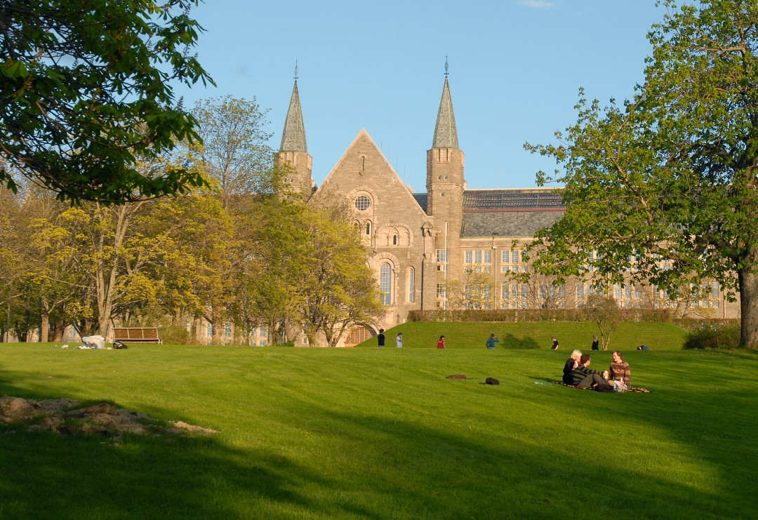 Hovedbygningen på Gløshaugen.